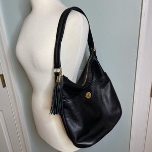 TOMMY HILFIGER Medium Bucket Tote in Black Leather